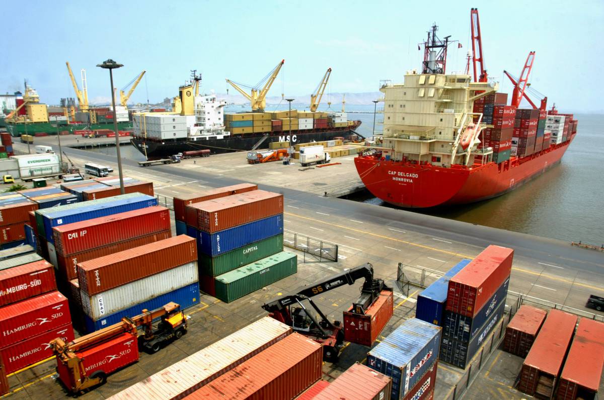 terminal de contenedores del puerto de Lima, en Perú.