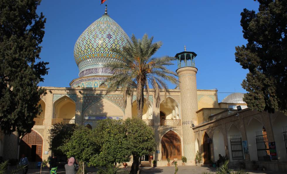 Exterior de una mezquita en el centro de Shiraz.