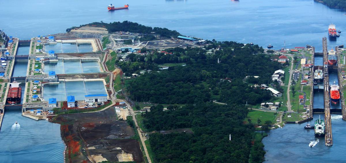 Juegos de esclusas del Canal de Panamá en su vertiente atlántica.