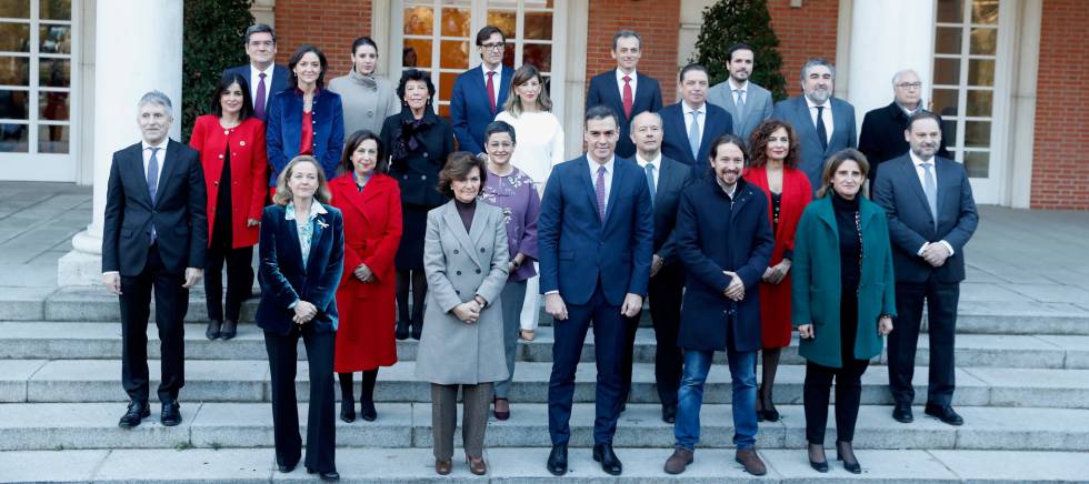 Foto de familia del nuevo Gobierno.