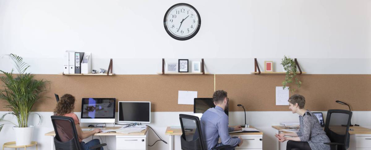 Las empresas no pueden imponer a sus trabajadores salir media hora más tarde