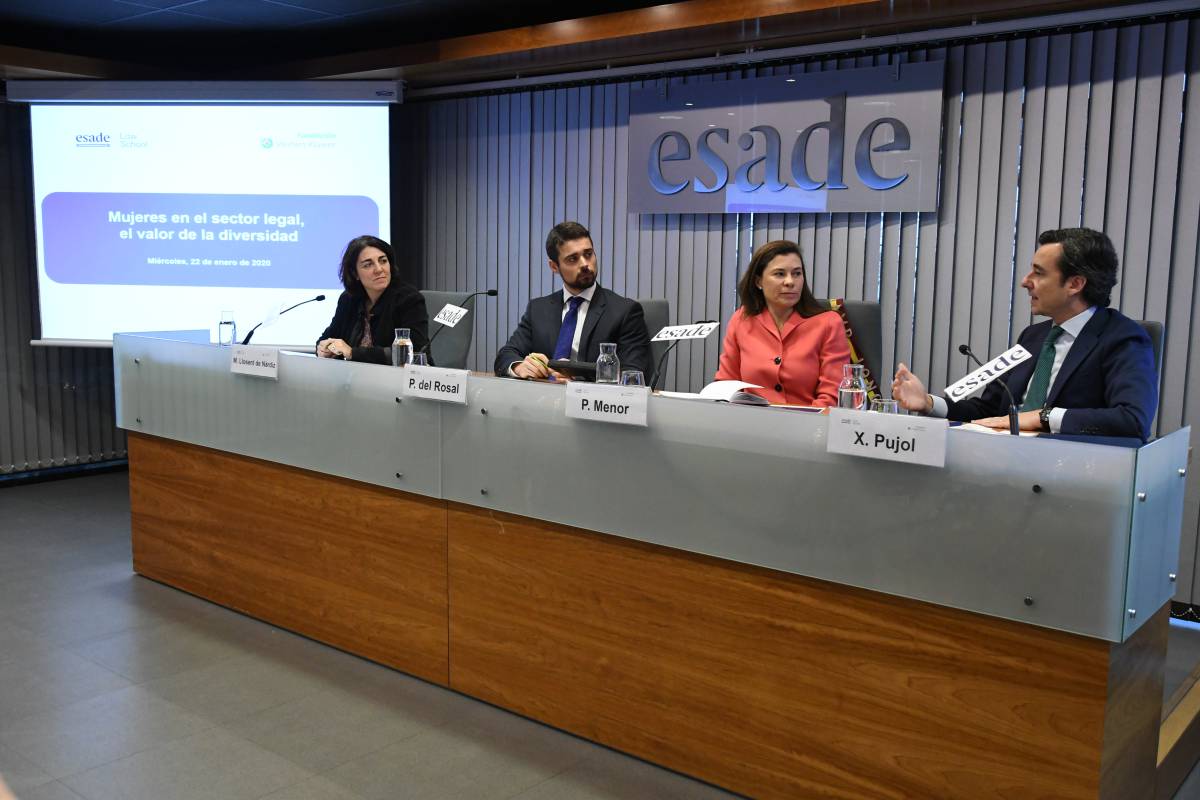 De izquierda a derecha: María LLosent de Nárdiz (Uquifa), Pedro del Rosal (Wolters Kluwer), Pilar Menor (DLA Piper) y Xavier Pujol (Prisa).rn rn