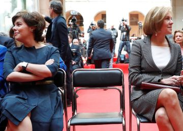 Cospedal, Santamaría, Aznar... ¿Por qué los grandes bufetes fichan a políticos?