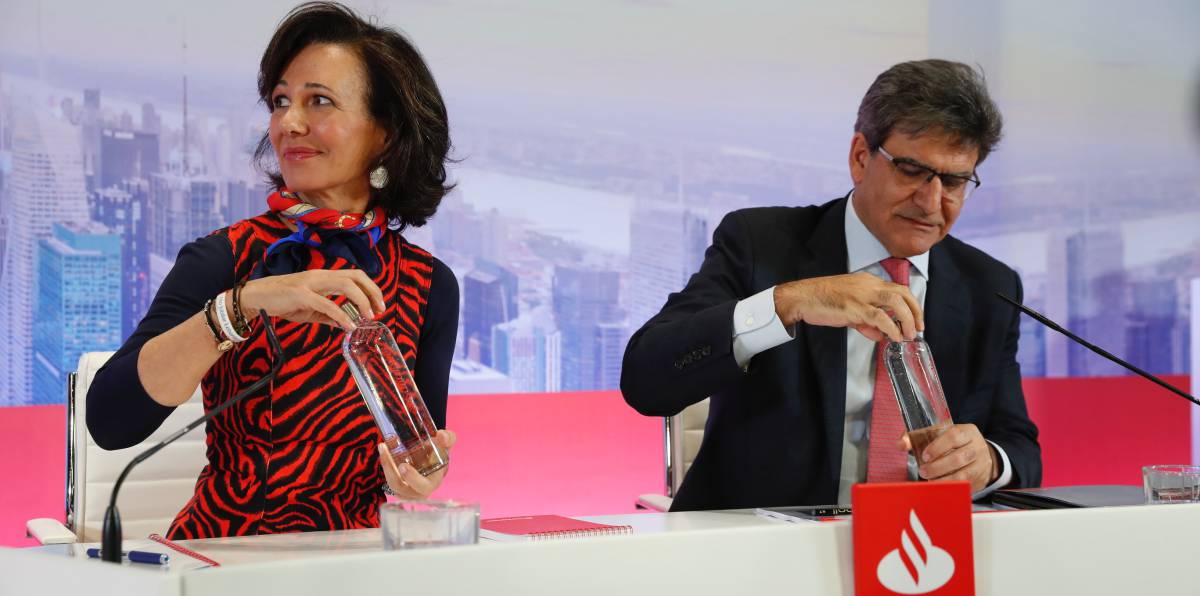 Ana Botín, presidenta de Banco Santander, junto a José Antonio Álvarez, CEO; en la presentación de resultados de hoy.