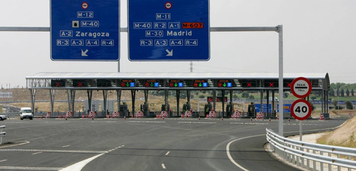 Cabinas de peaje de la autopista madrileña M-12.