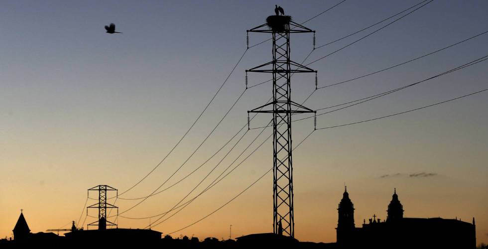 La CNMC pone en duda el 3,9% de cambios de empresa de la luz y el 6,6% en la de gas