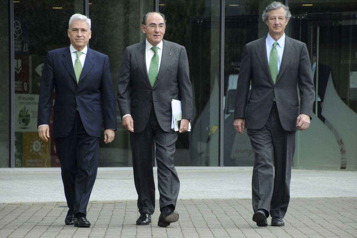 El director general de los Negocios de Iberdrola, Francisco Martínez Córcoles; el presidente, Ignacio Sánchez Galán y el director general de Finanzas y Recursos, José Sainz Armada. rn rn rn rn