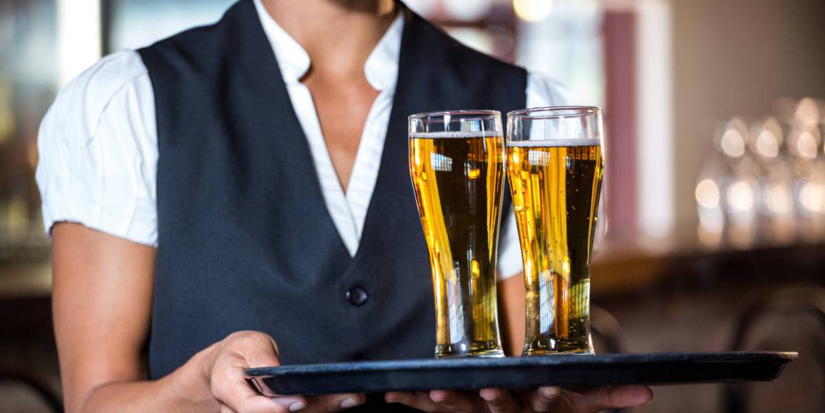 Las cafeterías pueden prohibir a sus trabajadores recibir propinas
