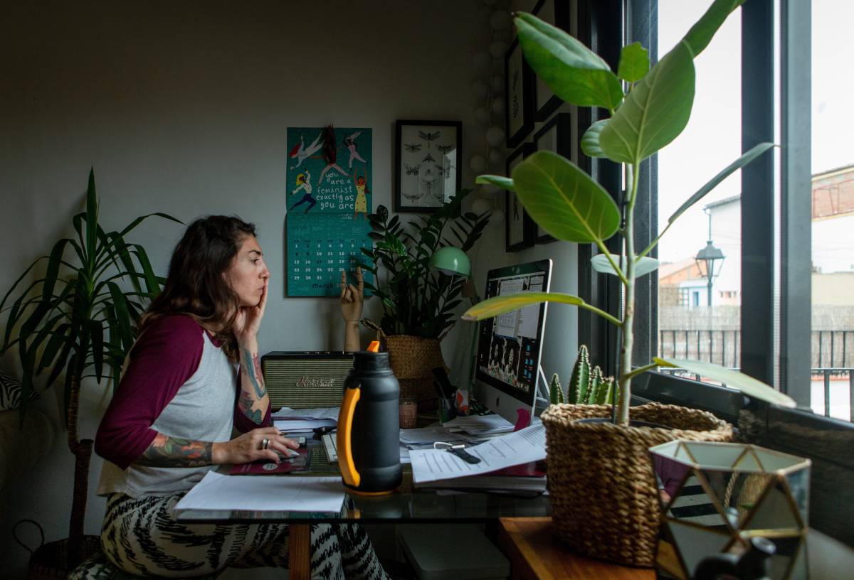 Quién paga internet, cómo se ficha y otras dudas legales sobre el teletrabajo