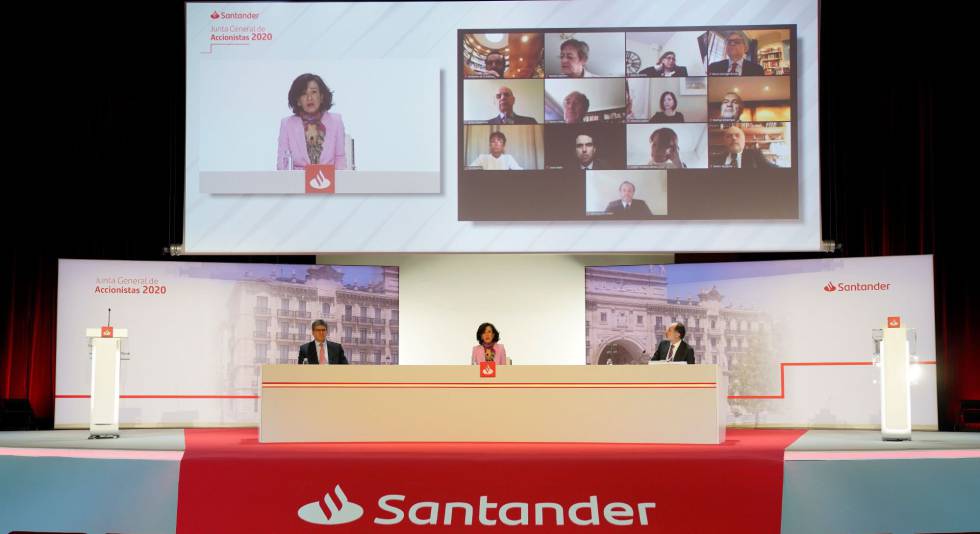 BOADILLA DEL MONTE (C.A. DE MADRID), 03042020.- Imagen de la junta de Banco Santander, con su presidenta, Ana Botín; el consejero delegado, José Antonio Álvarez (i), y el secretario general, Jaime Pérez Renovales (d).