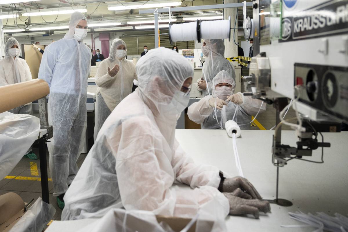 Un juez rehabilita a una empresa en liquidación para fabricar mascarillas