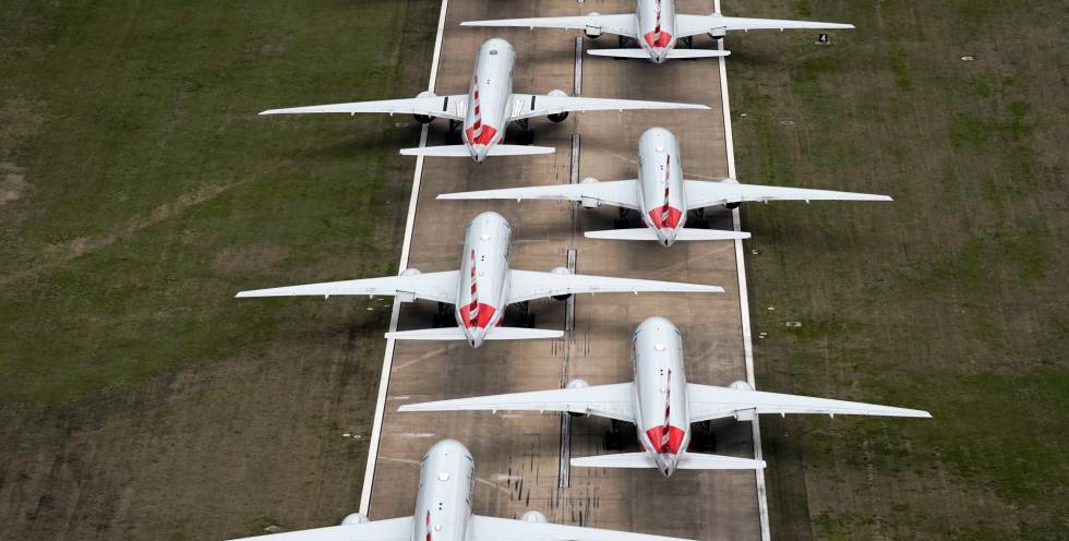 Aviones de American Airlines estacionados en el aeropuerto de Tulsa (Oklahoma, EE UU).