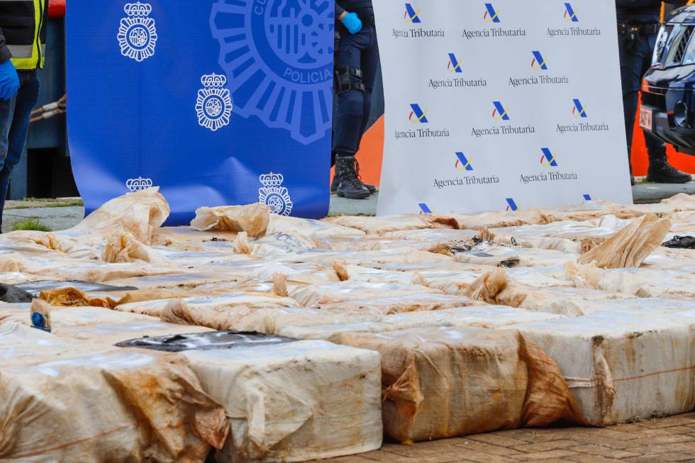 Cocaína interceptada en un buque mercante que transportaba cuatro toneladas, en el Muelle de Cruceros del Puerto de Vigo, el 28 de abril.