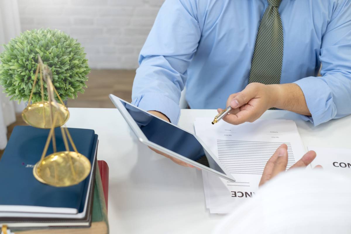 Los abogados pueden deducirse el IVA del móvil y la tableta