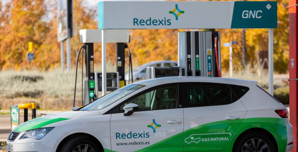 Estación de repostaje de gas natural vehicular de Redexis en Zaragoza.