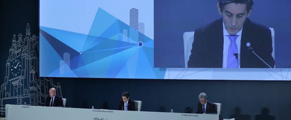 José María Álvarez-Pallete interviene durante la junta general de accionistas de Telefónica.