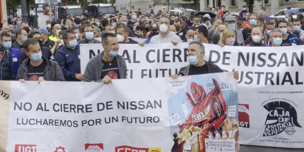Manifestación de los trabajadores de Nissan-Barcelona por las calles de Santander, el 2 de julio.