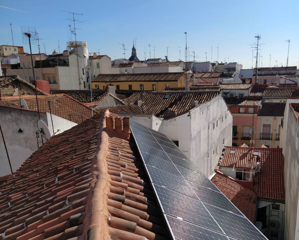 Paneles de la cooperativa de vivienda de Ecooo Revolución Solar, en Lavapiés.