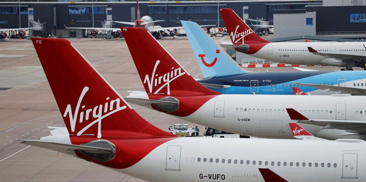 Aviones de TUI y Virgin Atlantic en Manchester.
