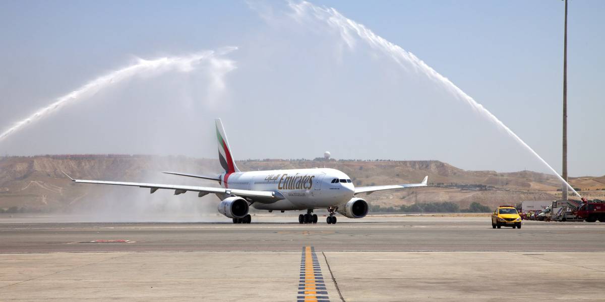 Imagen de avión de Emirates.