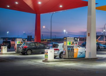 Repsol ofrece a sus clientes de gasolineras compensar
el CO2 que emiten sus coches Repsol ofrece a sus clientes de gasolineras compensar
el CO2 que emiten sus coches