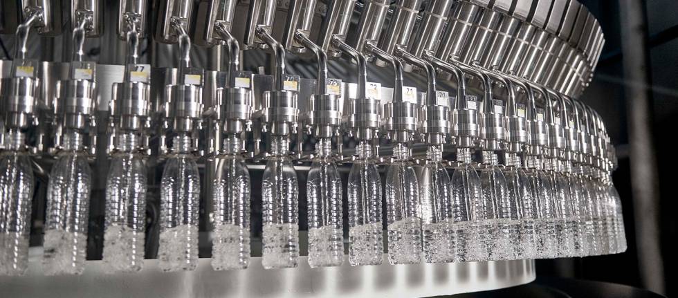 Nongfu Spring, el agua embotellada que ha llegado a subir un 85% en su primer día en Bolsa
