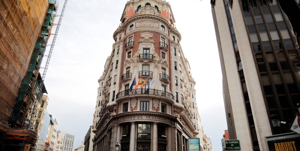 Sede de Caixabank en Valencia. EFE Biel AliñoArchivo