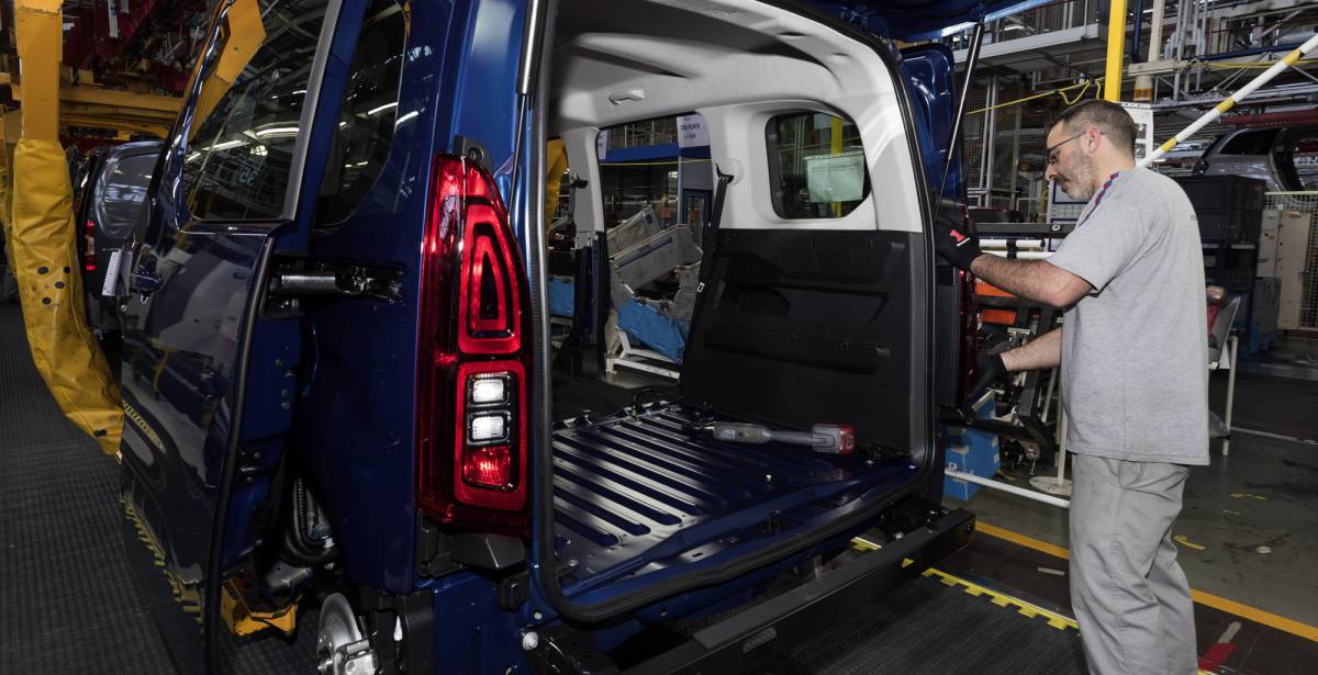 Producción del Opel Combo en la planta del Grupo PSA en Vigo.rn
