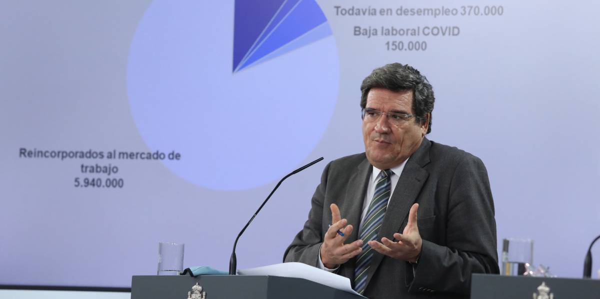 El ministro de Seguridad Social y Migraciones, José Luis Escrivá, comparece en rueda de prensa posterior al Consejo de Ministros.