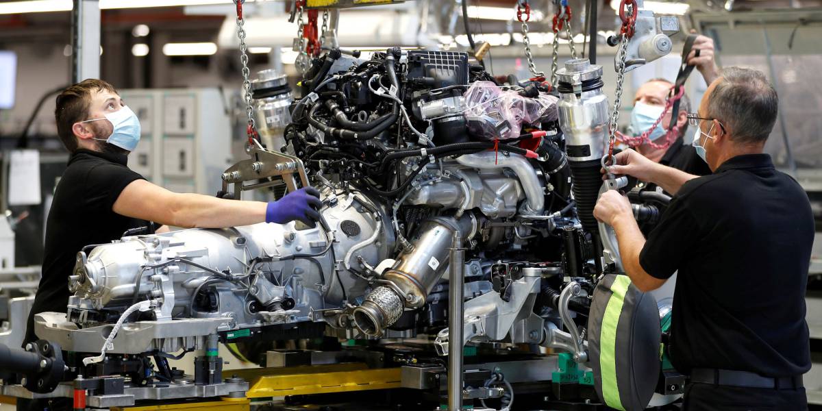 La actividad industrial europea crece al mayor ritmo en dos años y ya aumenta en España