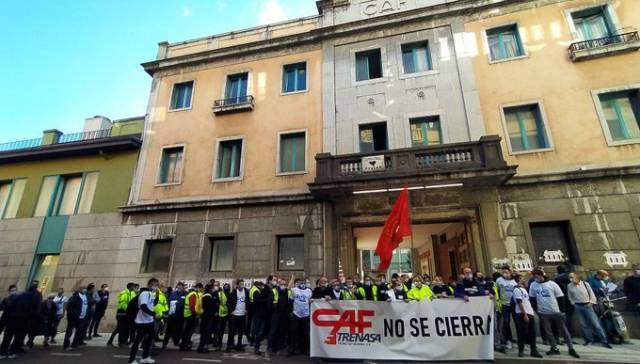 Concentración de trabajadores de Trenasa, el pasado 21 de octubre, ante la sede de CAF en Beasain.