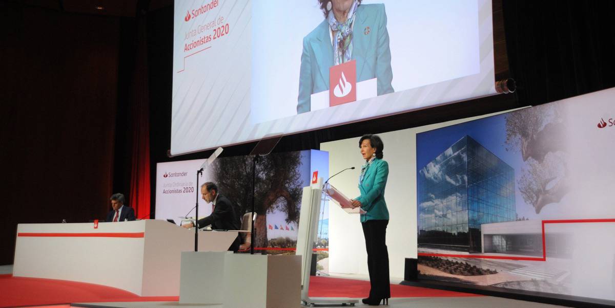 La presidenta del Banco Santander, Ana Botín, durante su intervención en la presentación de resultados de la entidad a los accionistas.