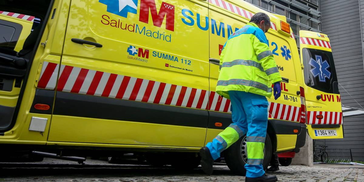 Un sanitario del SUMMA 112 en Madrid (España).