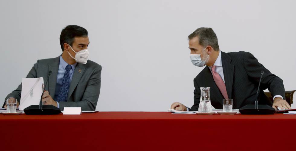 El rey ha reaparecido tras su cuarentena de diez días y ha presidido la última reunión del patronato de la Fundación Carolina junto a Pedro Sánchez. Desde el año 2000, la fundación busca la cooperación cultural, educativa y científica entre España y demás países de la Comunidad Iberoamericana de Naciones.