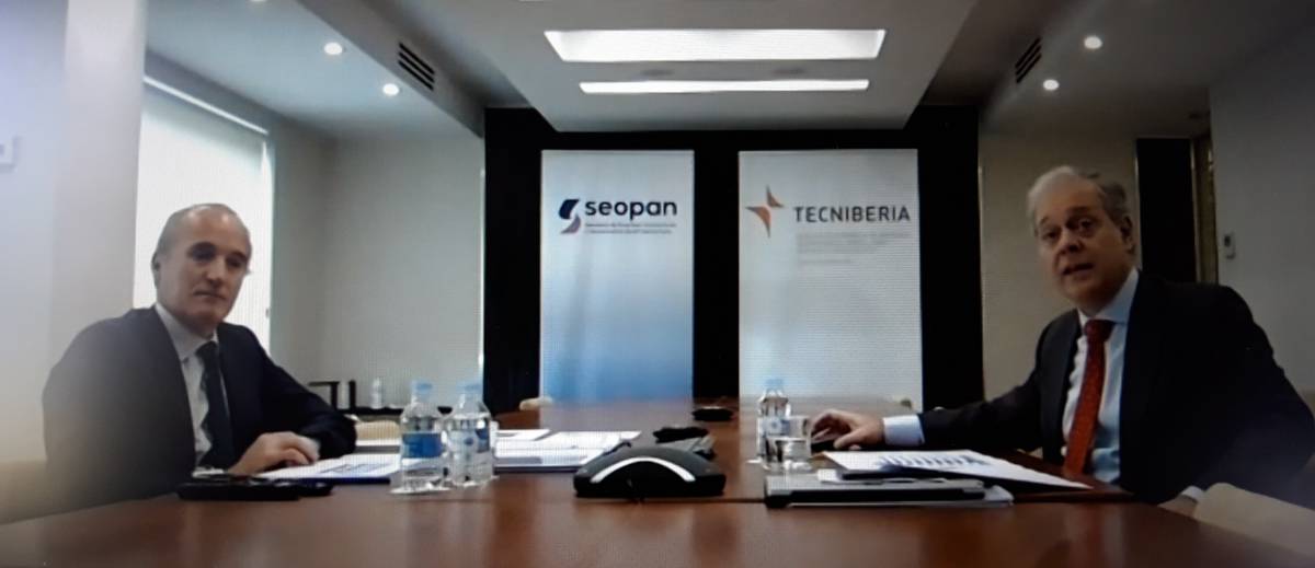 Los presidentes de Seopan y Tecniberia, Julián Núñez y Pablo Bueno, respectivamente, durante la presentación del plan de inversión privada en proyectos tractores de la economía.