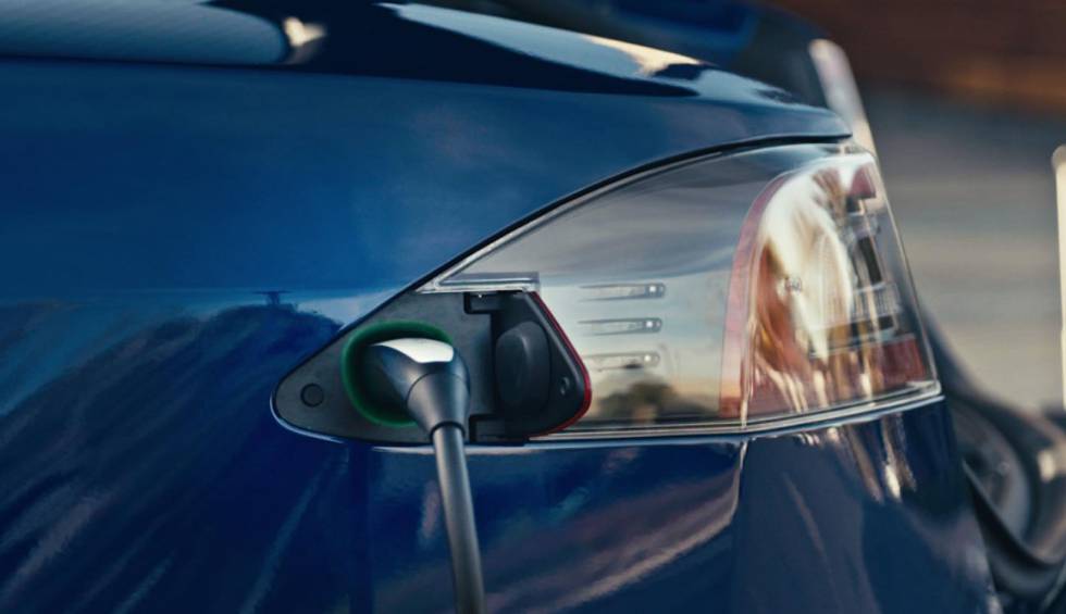 Tesla abre la mayor estación de carga superrápida del mundo