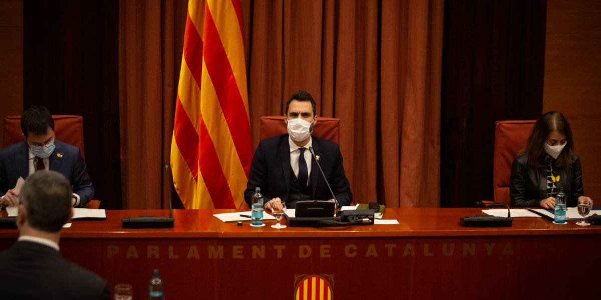 El vicepresidente de la Generalitat, Pere Aragonès; el presidente del Parlamento, Roger Torrent, y la consejera Meritxell Budó