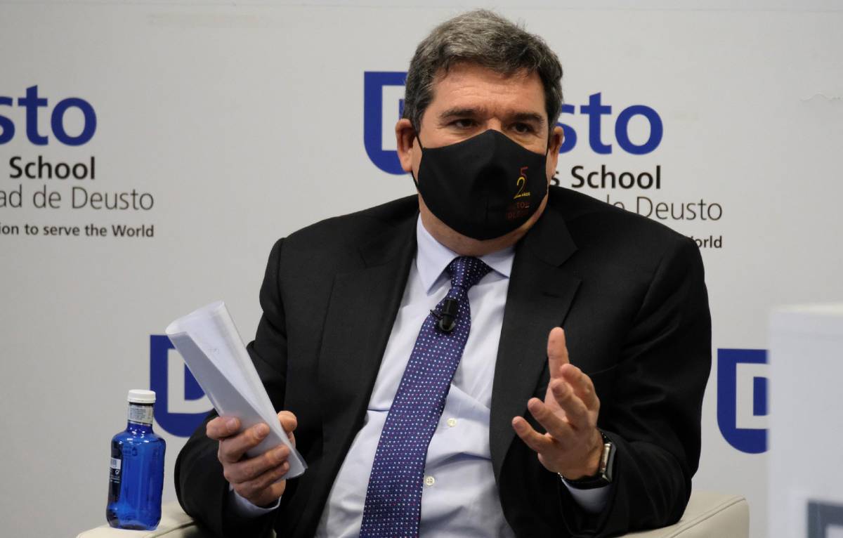 eco 39. GRAF3648. MADRID, 20012021.- El ministro de Inclusión, Seguridad Social y Migraciones, José Luis Escrivá, asiste este miércoles en la escuela de negocios Deusto en Madrid al II Seminario