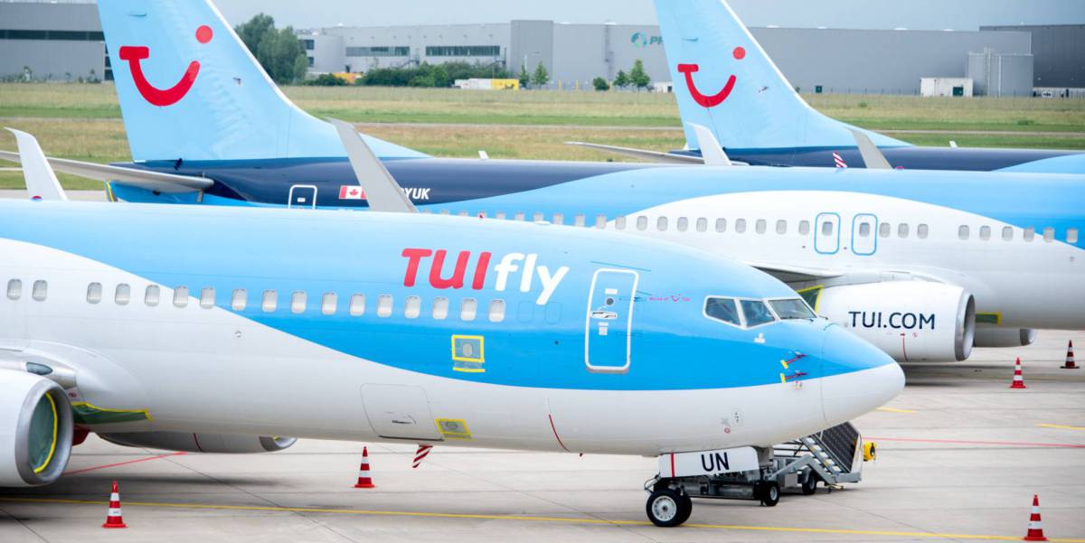 Aviones de TUIfly estacionados en el aeropuerto de Hannover (Alemania).