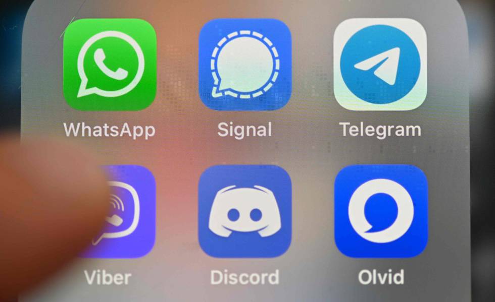 WhatsApp Signal Telegram