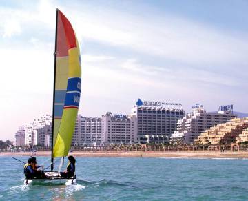 Marina d´Or vende 108 millones de euros de deuda al fondo Farallon