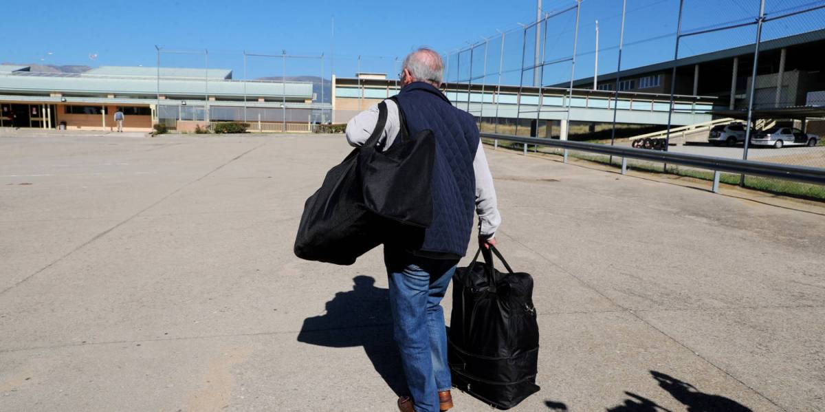 Rodrigo Rato entra en la cárcel de Soto del Real. ULY MARTIN