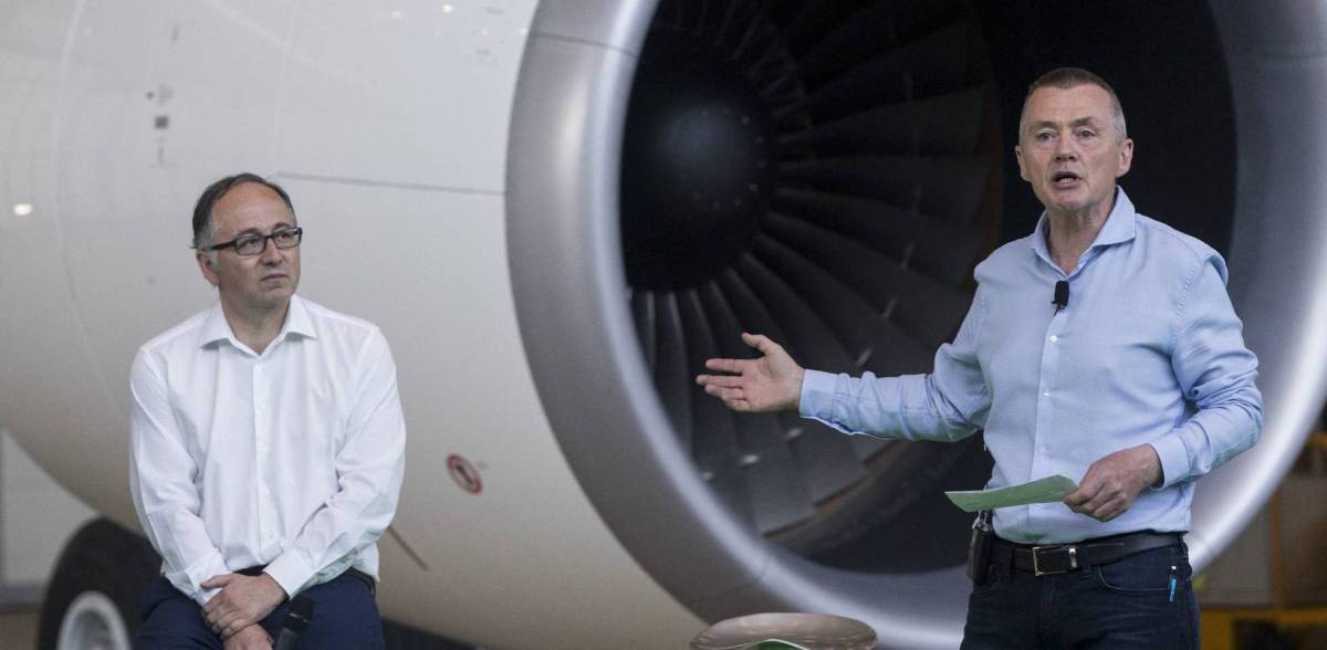 El consejero delegado de IAG, Luis Gallego, junto a su antecesor en el cargo, Willie Walsh.