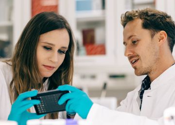 Un siglo de innovación al servicio
de las personas con diabetes Un siglo de innovación al servicio
de las personas con diabetes