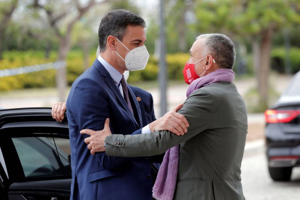 Sánchez promete a los sindicatos “mitigar” los ERE en sectores con altos beneficios
