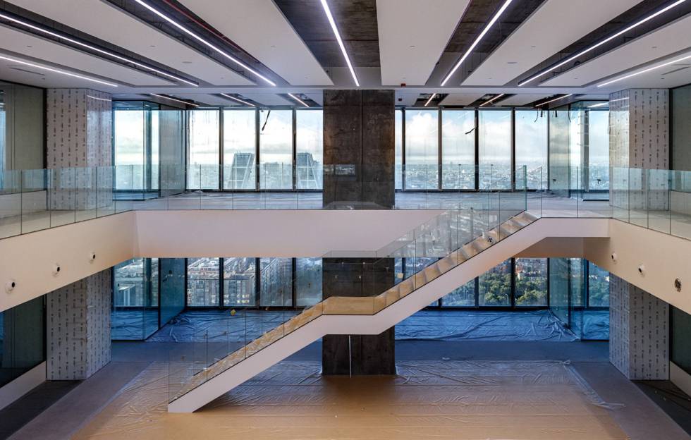 Una de las cuatro plazas del edificio.