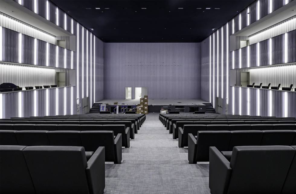 Auditorio con capacidad para 600 personas.