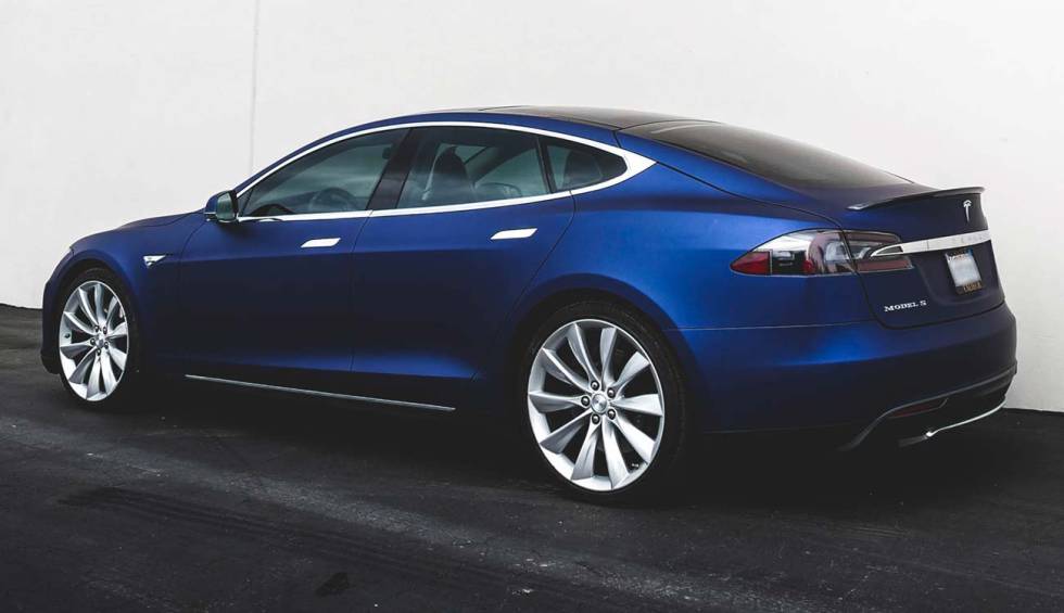 Tesla Model S azul