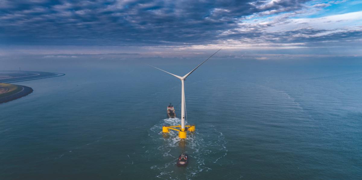 Uno de los aerogeneradores sobre plataforma flotante instalados por ACS rn en el Reino Unido.