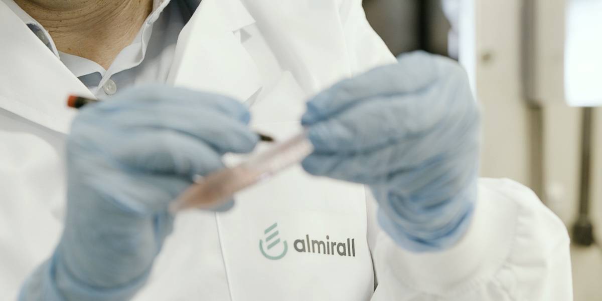 Almirall lleva a Europa un fármaco que puede aportar 250 millones en ingresos